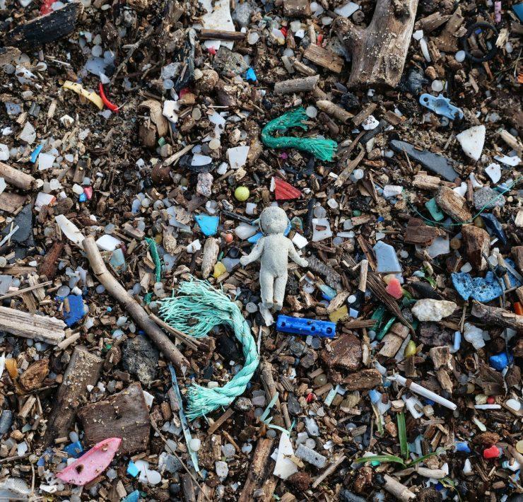 photo of small pieces of plastic garbage