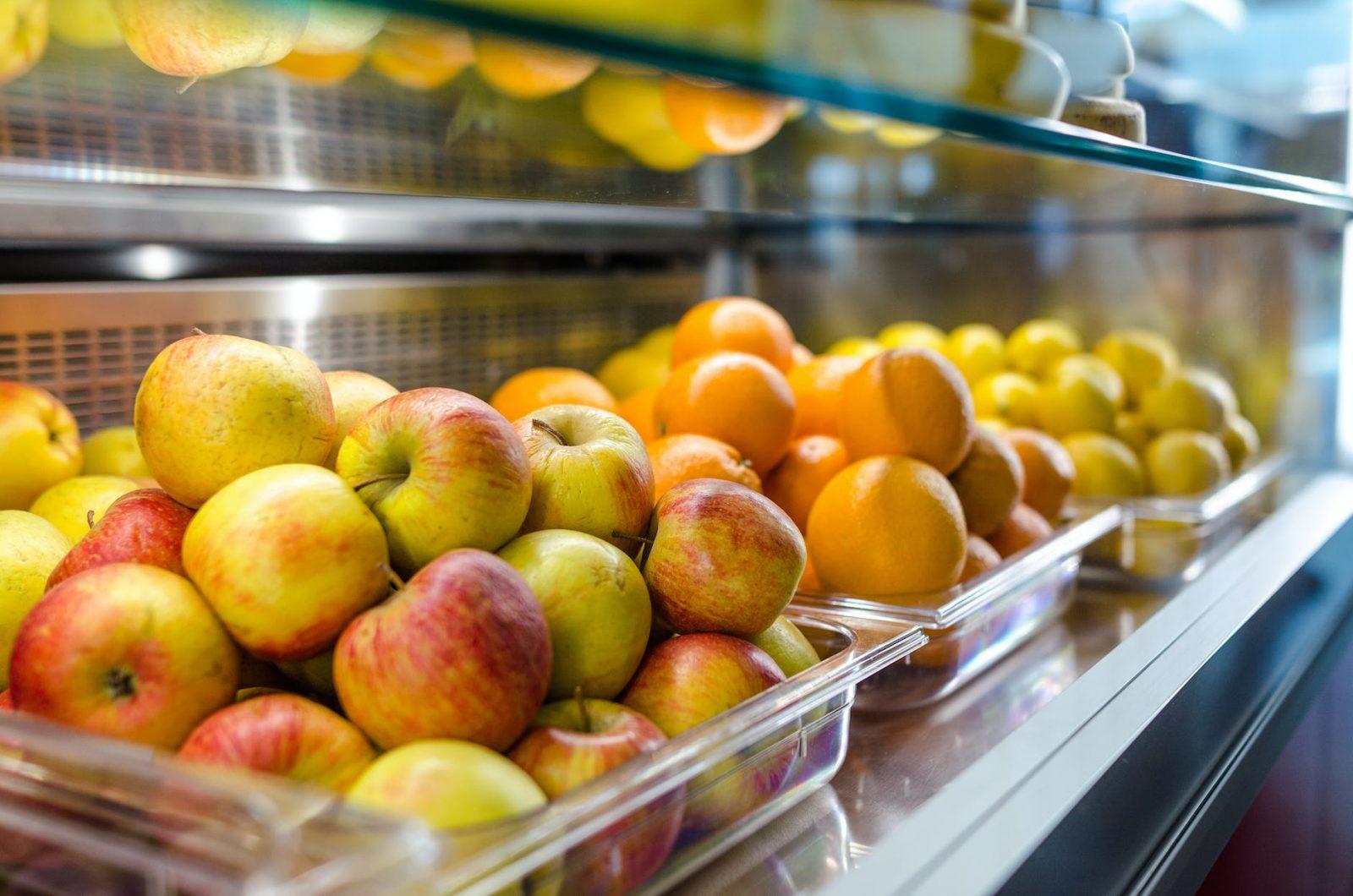 selective focus photography of apple fruits