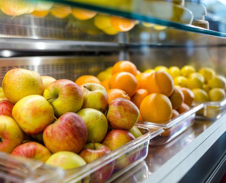selective focus photography of apple fruits