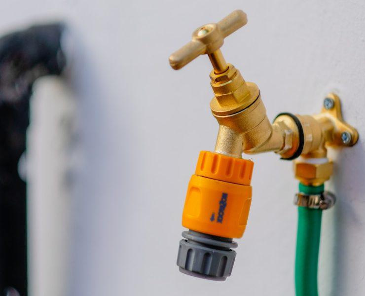 brass-colored faucet