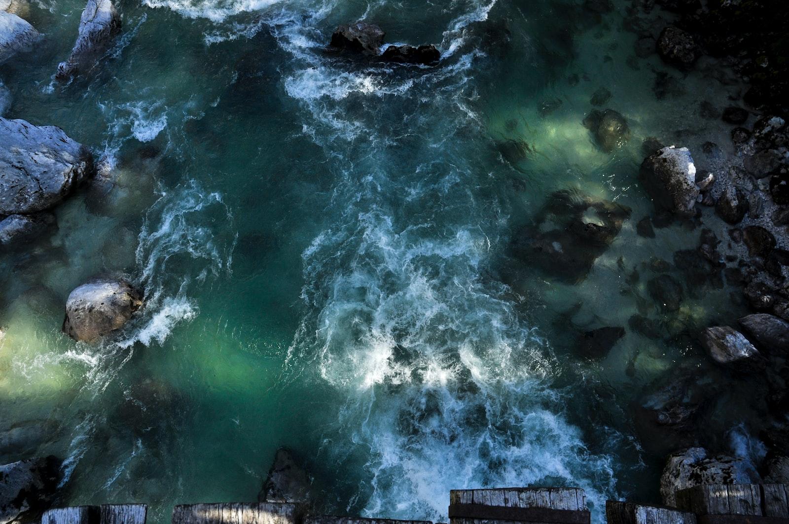 scenery of body of water