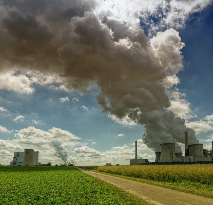 smoking factory during daytime