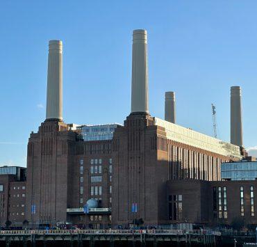 a large brick building with two towers on top of it