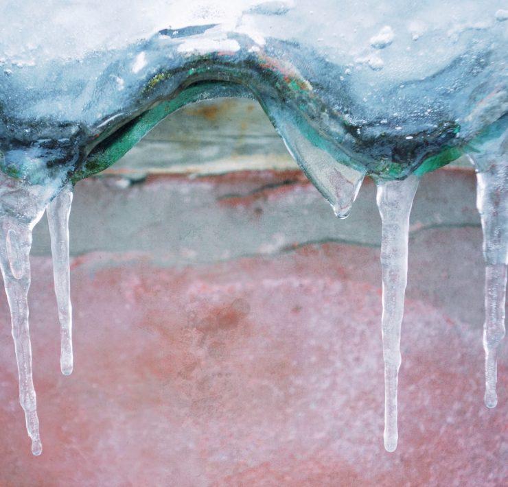 focus photography of icicles